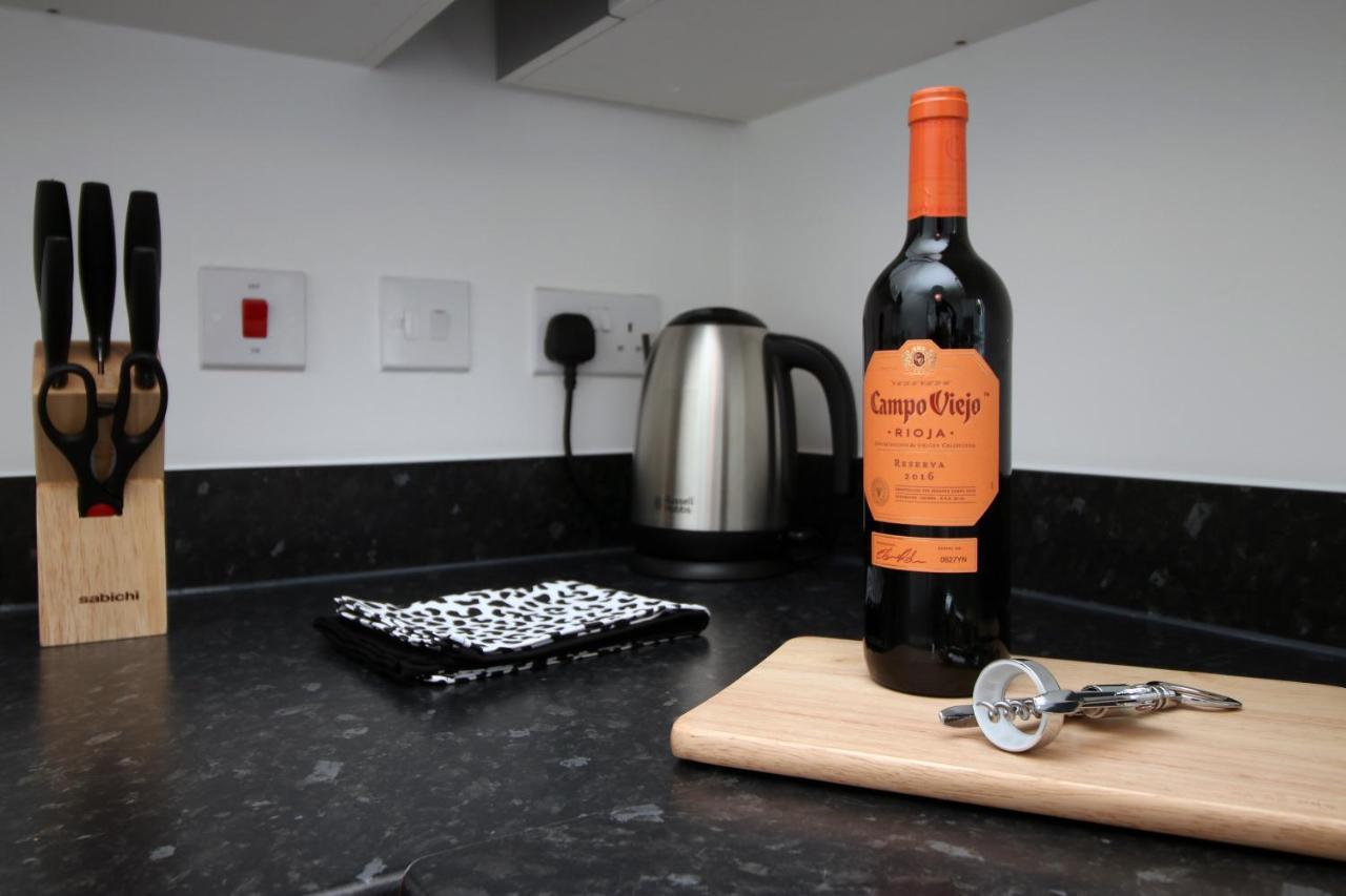 No 43 Stadium Views By Ssw - 2Br, Parking, Sleeps 4, 3Min Walk To Stadium, 10Min Drive To City Centre, Marina And Close To M4 Morriston Esterno foto