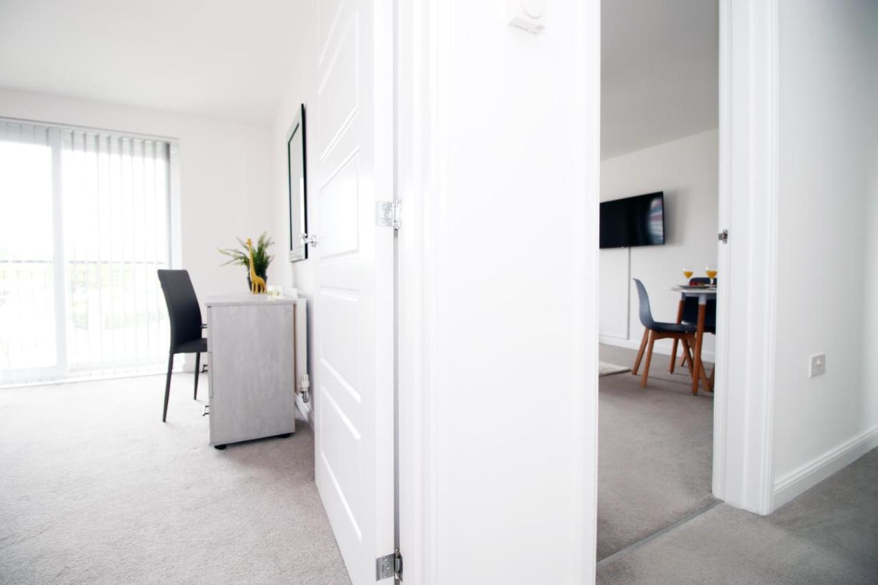 No 43 Stadium Views By Ssw - 2Br, Parking, Sleeps 4, 3Min Walk To Stadium, 10Min Drive To City Centre, Marina And Close To M4 Morriston Esterno foto